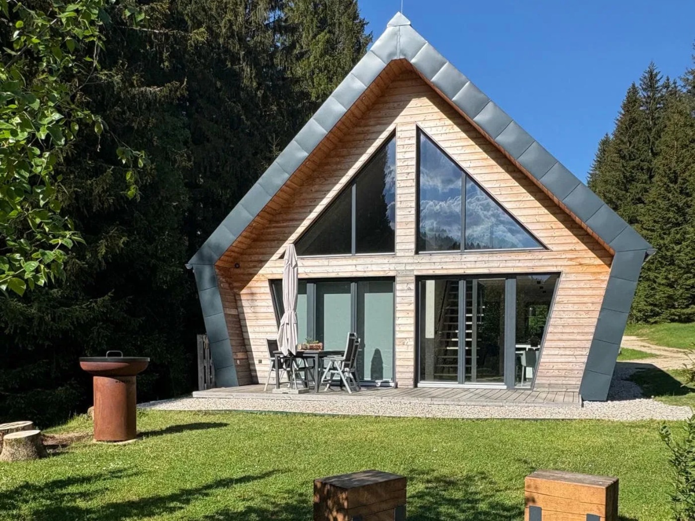 chaletbelvedermartina slunny letni den posezeni